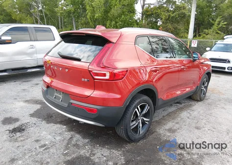 2024 Volvo Xc40 B5 Core Bright Theme z USA, uszkodzony, nr VIN YV4L12UK3R2315858